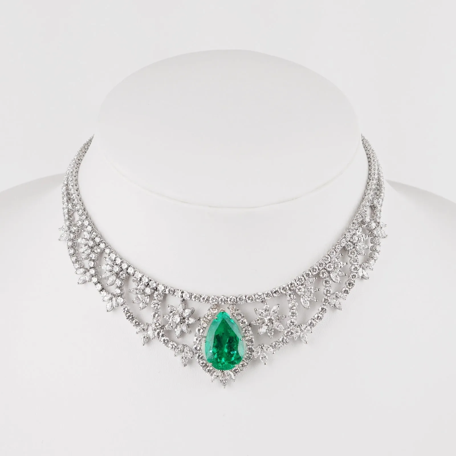 20.40 / 24.51 cts Colombian Emerald with Diamond Necklace (ENQUIRE)