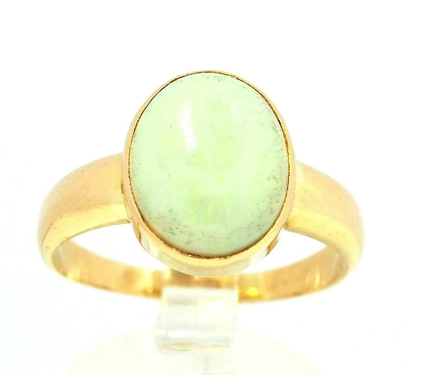Light Opal 18ct Yellow Gold Ring