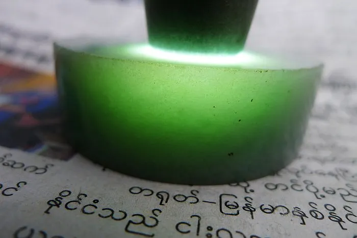 Natural Jade Rough Jadeite Raw (132g,5.4X1.65cm)