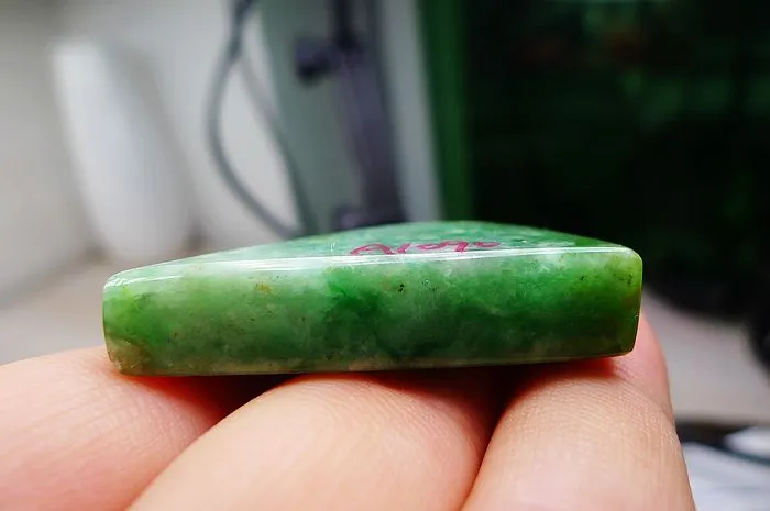 Natural Jade Rough Jadeite Raw (22g,4.1X2.1X0.95cm)