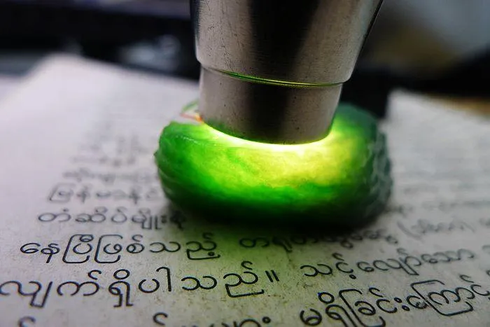 Natural Jade Rough Jadeite Raw (24g,3.8X3.8X1.2cm)