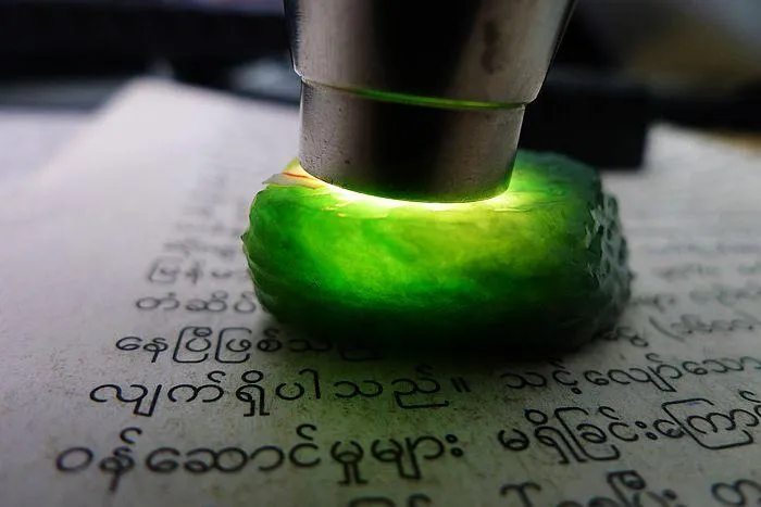 Natural Jade Rough Jadeite Raw (24g,3.8X3.8X1.2cm)