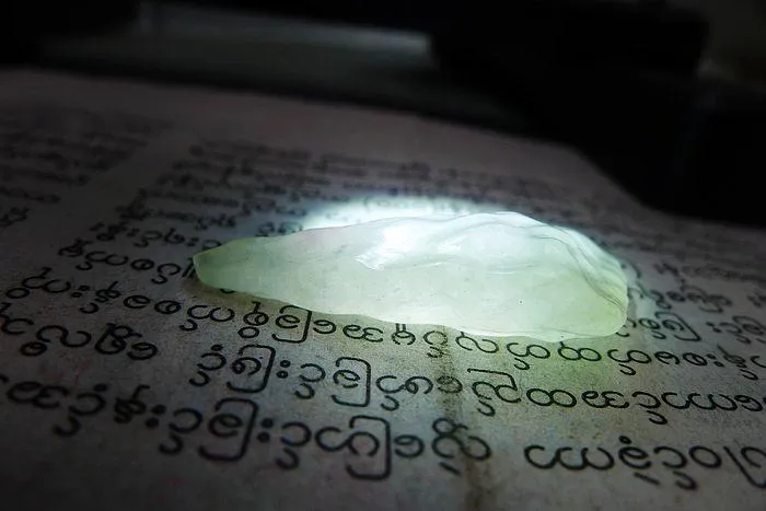 Natural Jade Rough Jadeite Raw (6.4g,3.8X1.5X0.8cm)