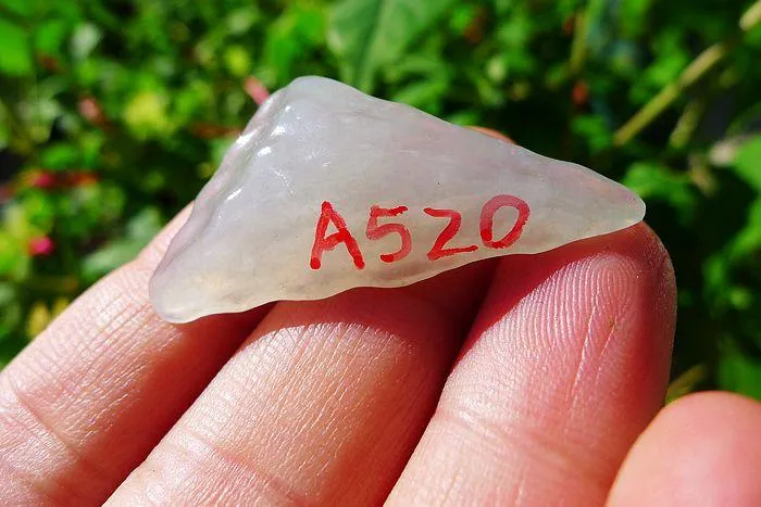 Natural Jade Rough Jadeite Raw (6.4g,3.8X1.5X0.8cm)
