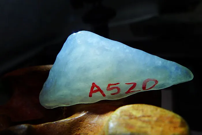 Natural Jade Rough Jadeite Raw (6.4g,3.8X1.5X0.8cm)