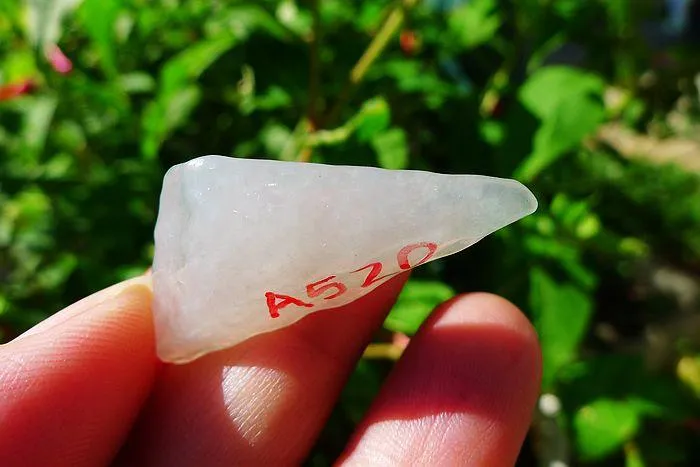 Natural Jade Rough Jadeite Raw (6.4g,3.8X1.5X0.8cm)