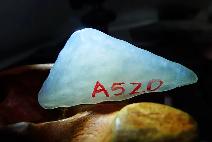 Natural Jade Rough Jadeite Raw (6.4g,3.8X1.5X0.8cm)