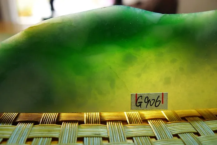 Natural Jade Rough Jadeite Raw (84g,11.8X3.5X0.85cm)