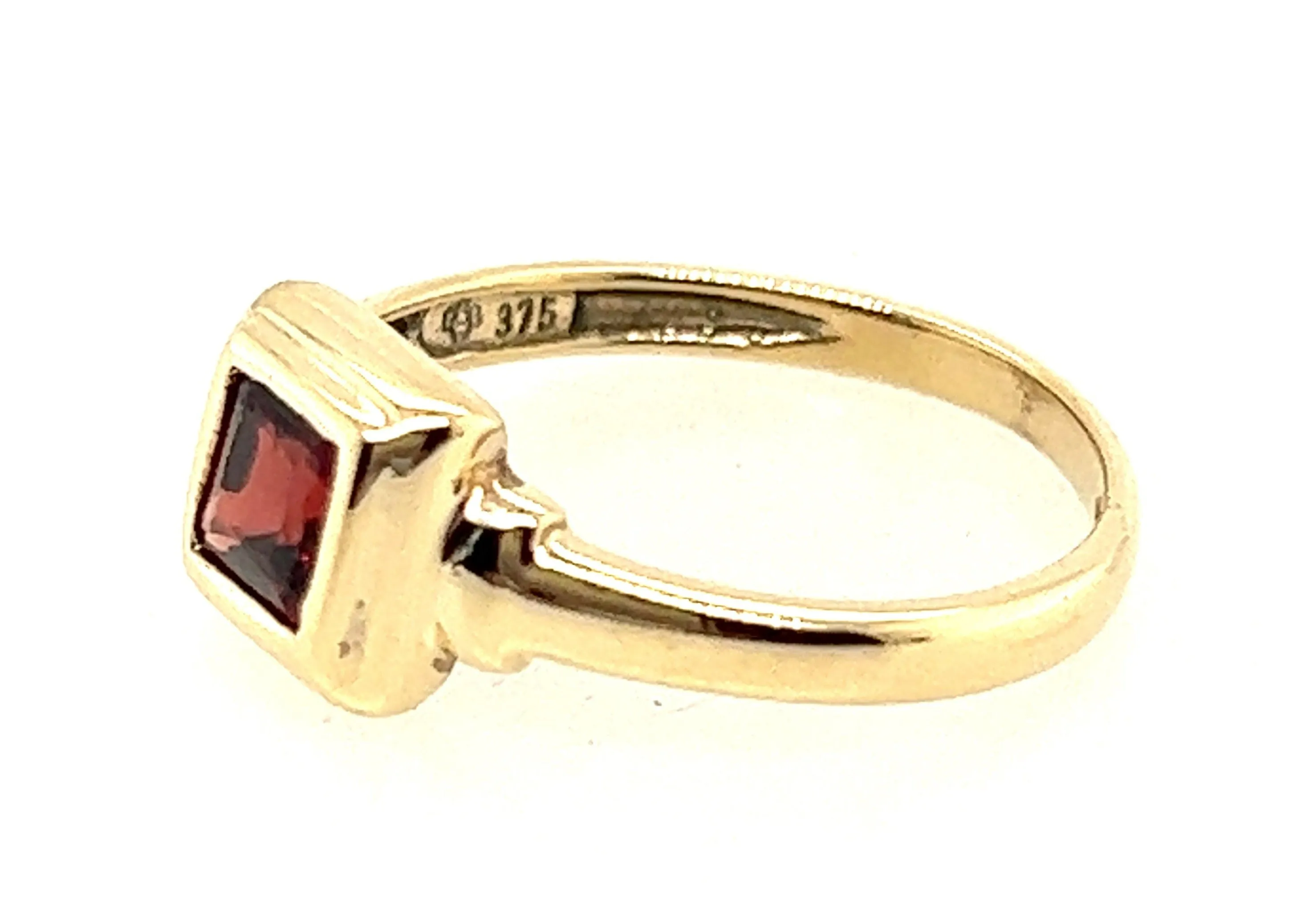 Yellow Gold & Ruby Ring